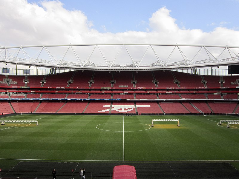 Arsenal Season Tickets: A Complete Guide for 2025/26 background image